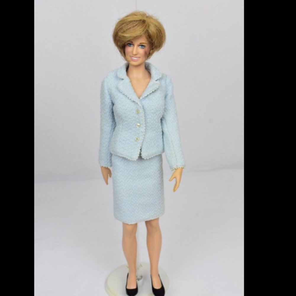 Franklin Mint Dolls Excellent Condition Marilyn Monroe, Elizabeth Lot of 13 TAGS - Picture 7 of 12